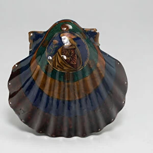 Pair of Shells with Portraits Forming a Purse, Limoges, Early 16th century or 19th