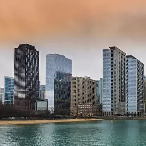View of skyline with Lake Michigan, Chicago, Illinois, USA