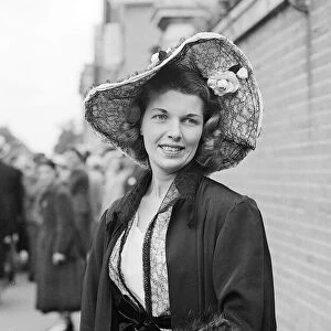 1953 Clothing Ascot Fashion Mrs Stella Munday wearing a taffetta hat in pink with