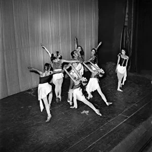 Ballet Dancers rehearsing for their tour of the Provinces. June 1950 O24348-001