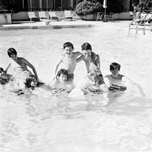 Children: Holidays: Holiday makers bathing in the pool at the Robert Meyer Hotel, Orlando