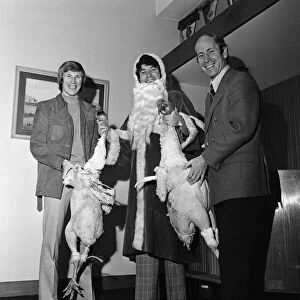 Colin Bell, Jimmy Tarbuck and Bobby Charlton pose with some turkeys. 23rd December 1971
