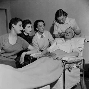 Face Treatment - June Thorburn. December 1952 C6104 - 001