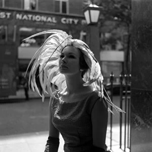 Norman Hartnell autumn collection July 1962 hat by Madame Claude St