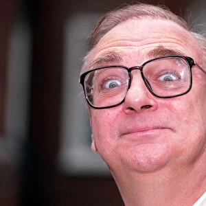 ROY HUDD IN PUBLICITY SHOOT FOR LIPSTICK ON MY COLLAR 19 / 02 / 1993
