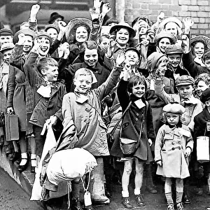 World War Two - Evacuation of children Bound for the country - South Shields