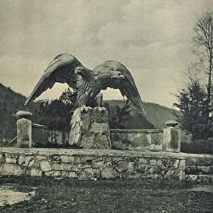 World War I: monument with eagle facing Serbia